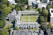 英國都鐸王朝式的哥特四邊形方院