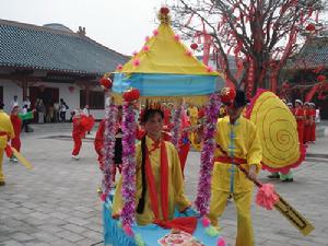 （圖）用中州韻、湖廣音結合湖北方言為舞台語言。