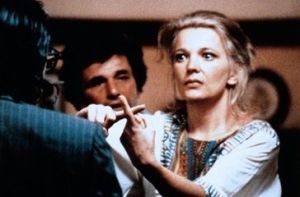 權勢下的女人 權勢下的女人