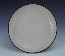 金定窯白釉印花雲龍紋盤 金定窯白釉印花雲龍紋盤