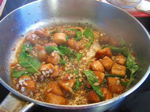 油泡甜辣醬雞粒 油泡甜辣醬雞粒