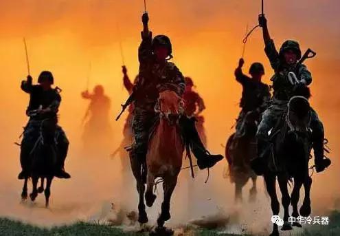 騎兵不死:中國最後的騎兵部隊,每一刻都為作戰而準備! 騎兵不死:中國最後的騎兵部隊,每一刻都為作戰而準備!