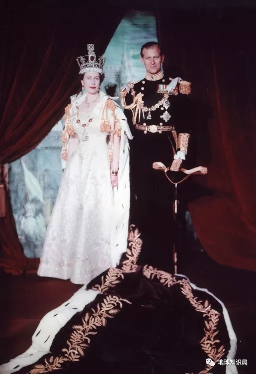 伊莉莎白二世與菲利普親王的加冕照(1953年6月)