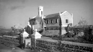 水塔邊上的圍牆