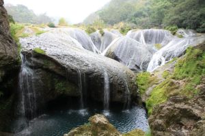 銀鏈墜潭瀑布 銀鏈墜潭瀑布