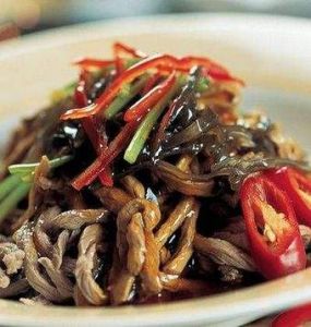 香根銀耳牛肉絲 香根銀耳牛肉絲