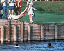 1982年傑瑞·佩特奪冠後躍入水中