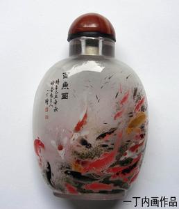 鼻煙壺[盛鼻煙的容器]