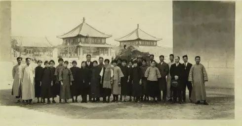 在“男女授受不親”的中國,男女同校如何實現? 在“男女授受不親”的中國,男女同校如何實現?