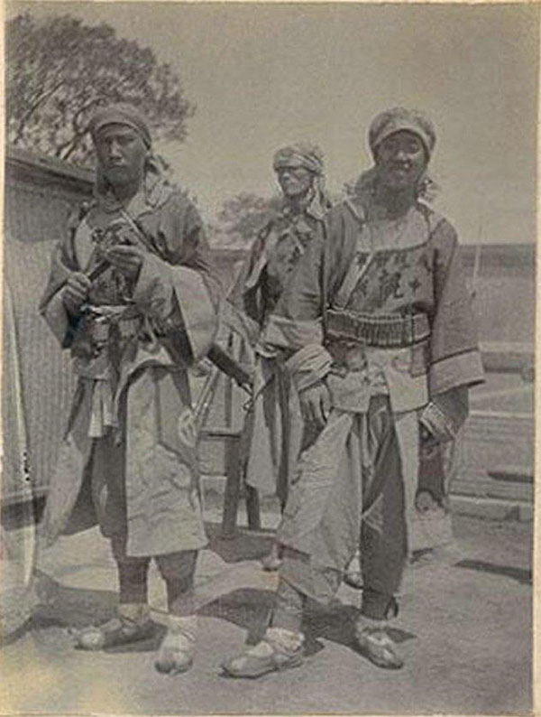 明明是親兄弟卻要兵戎相見,軍閥馬鴻逵為何非要恩將仇報