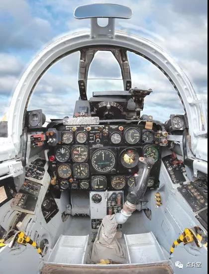 ▲F-86的座艙，由於沒有校準機槍，使得當天雙料王牌霉運連連