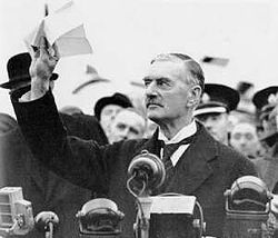 張伯倫從納粹德國回到英國後，宣稱已經從希特勒手上“帶來榮譽與和平”，無奈世人到後來方才醒悟，其手上的《慕尼黑協定》，純為廢紙一張。