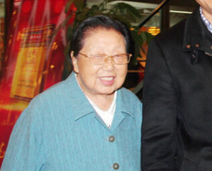 鄧小平胞妹鄧先芙光臨會場