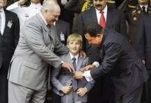 “涉足”政壇，隨父參與各種活動