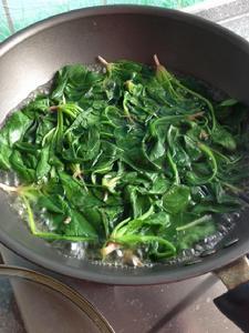 菠菜黑木耳雞蛋餅