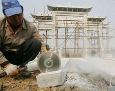 一家陵園在建中