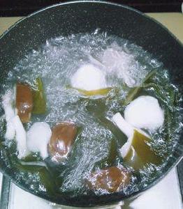 蘑菇海帶湯 蘑菇海帶湯