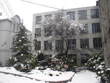 學校二號樓雪景