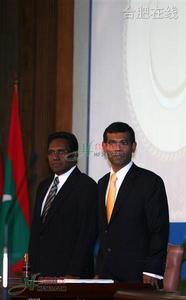 穆罕默德·瓦希德·哈桑（左）