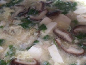 半菇豆腐湯 半菇豆腐湯