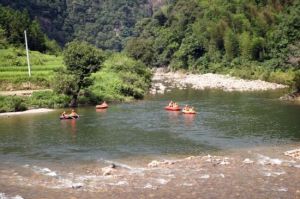 石龍溪橡皮艇漂流 石龍溪橡皮艇漂流