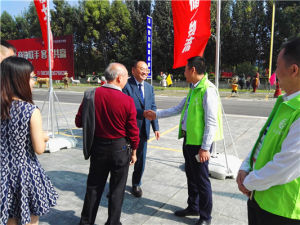 與集團主席劉邦成合影