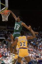 羅伊&middot;塔普利在比賽中灌籃