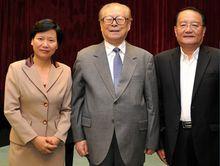 江澤民同志與上海海洋大學校領導親切合影