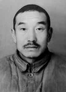 抗戰時期身穿八路軍軍裝的范瑞，因為經常做地下工作方便，所以留著鬍子。