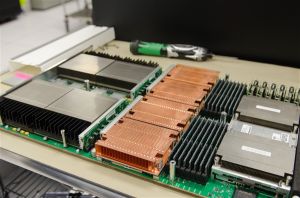 每塊板子上安裝四顆十六核心Opteron處理器和四塊Tesla K20計算卡