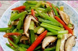 香菇炒芹菜 香菇炒芹菜