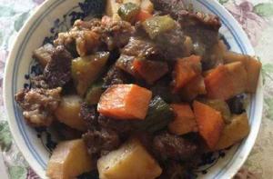 胡蘿蔔土豆燉牛肉 胡蘿蔔土豆燉牛肉