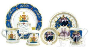 瓷藝藝術家為威廉王子婚禮準備的“新皇家婚禮紀念收藏”系列瓷器