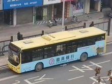 2013年104路使用的中通LCK6125GC型12米CNG空調客車
