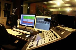 新夢車載音樂工作室 新夢車載音樂工作室