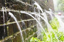 城牆龍吐水 城牆龍吐水