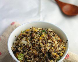 酸菜蛋炒飯 酸菜蛋炒飯