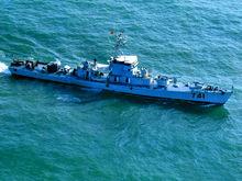 原來擔負基地防禦的中國037型獵潛艇