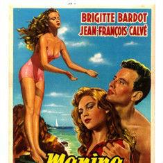 穿比基尼的姑娘 穿比基尼的姑娘