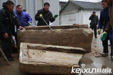 廣西古墓發現“巨星石棺”,巨棺訊息震撼全國考古界惹來專家聚集 廣西古墓發現“巨星石棺”,巨棺訊息震撼全國考古界惹來專家聚集