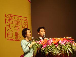 開幕式主持人  元元、旭東