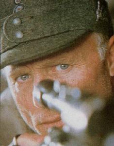 《兵臨城下》[2001年讓-雅克·阿諾執導電影]