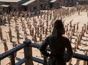 《堅不可摧》劇照