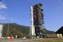 長征三號乙改二型運載火箭發射嫦娥四號