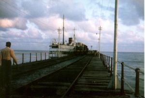 馬納爾島的火車渡口（1983年）