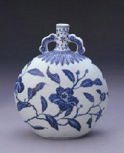 明宣德青花折枝花紋如意耳扁壺 明宣德青花折枝花紋如意耳扁壺