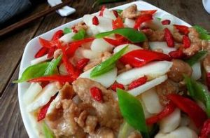 泡紅辣椒荸薺兔肉丁 泡紅辣椒荸薺兔肉丁