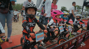 比賽中準備出發的小選手