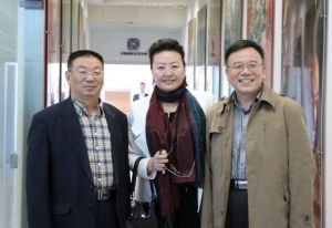 與編劇程萬里（左）、導演閻清秀（中）合影