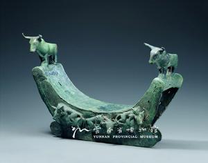 虎噬牛銅枕 虎噬牛銅枕